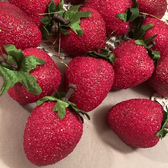 Set Of 19 Vintage Strawberry Ornaments - Picture 9 of 12